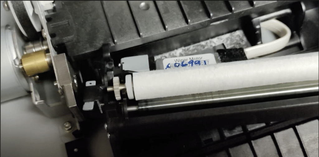 Step 5b Align Gears & Clip In Place